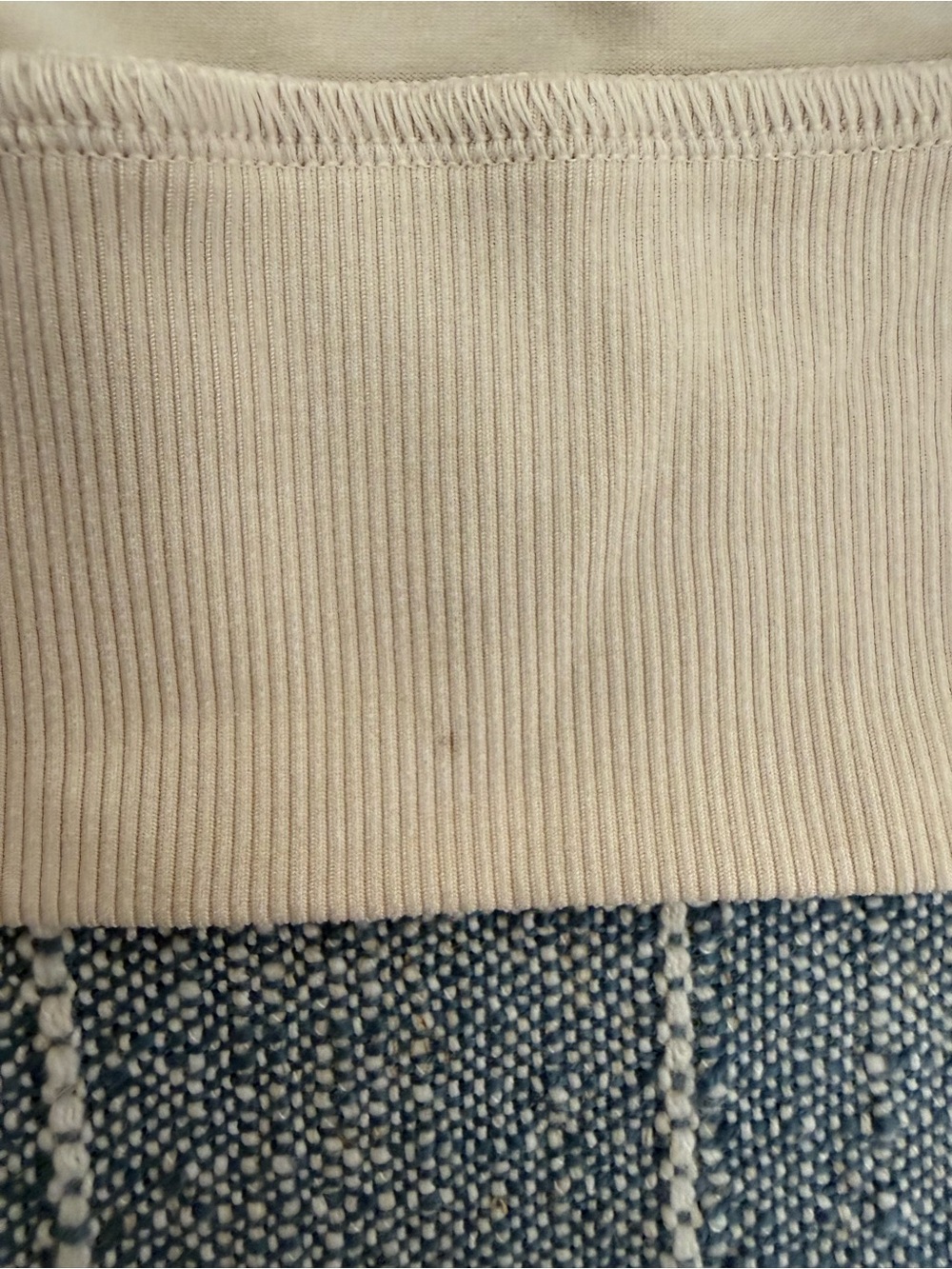 Vuori Women's Beige Lounge Set - Top Shorts Joggers - Picture 5 of 14